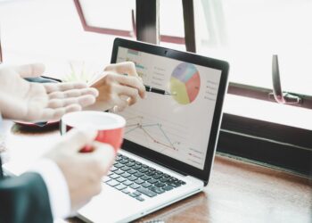 SEMrush, Ahrefs ve Moz: Hangi SEO Aracı Sizin İçin En Uygun?